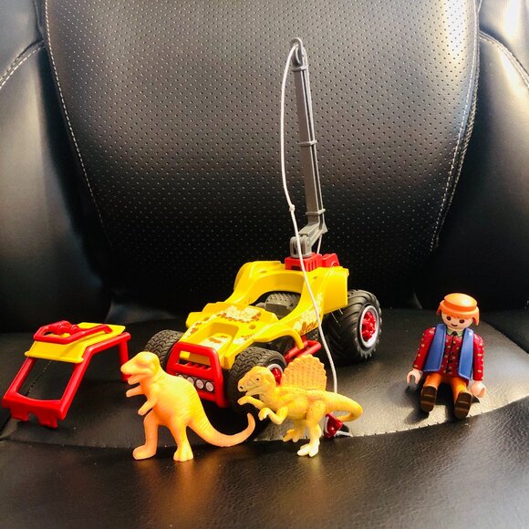 Playmobil 4175 Dino Expedition Amphibious Vehicle with Explorer & Dinosaurs - Picture 1 of 3